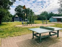 Great little house next to the forest and still close to Arnhem. High ratings!