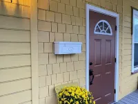 Cozy 2-bedroom apartment in Warren with AC, WiFi Hotels in Warren