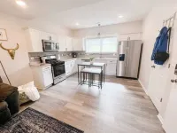 King bed Crystal Lake Mchenry Cary Cozy Hotels in Algonquin Township