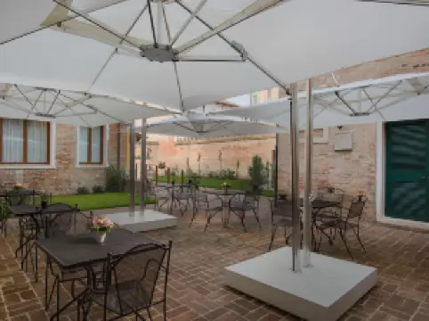 桑塔露琪亞NH飯店