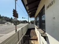 3-bedroom house near downtown Los Angeles with AC, WiFi, parking, & laundry