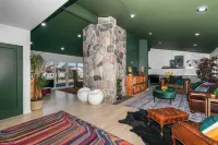 Beautiful Mid-Century 5-bedroom ranch with AC, WiFi in pleasant Clinton Township Hotels in Clinton Township