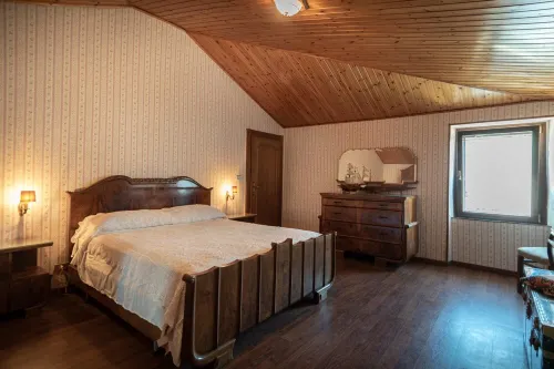 House surrounded by greenery between Civita di Bagnoregio, Orvieto and Bolsena