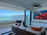 Luxury beachfront condo w/private jacuzzi