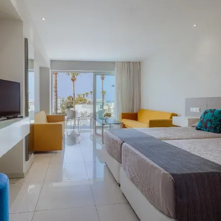 River Rock Hotel Отели рядом с достопримечательностью «Ayia Napa Harbour»