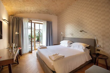 Villaggio Narrante - Cascina Galarej Отели в г. Диано-д'Альба