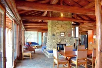 Glass Cottage Overlooking Beartooth Mountain Range