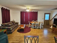Charming 3-bedroom house in Pleasant Lakeview with AC, WiFi