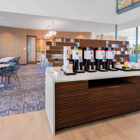 Hampton Inn & Suites San Diego Liberty Station Отели рядом с достопримечательностью «Харбор-Айленд»