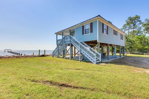 Waterfront Alabama Vacation Rental w/ Deck - شاطئ