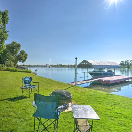 Lake House w/ Hot Tub - 1 Mi to Surf 'n Slide