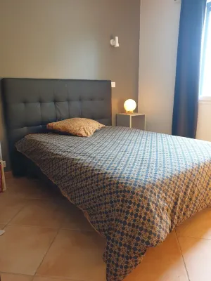 Domaine Anges et Oiseaux 2 to 10 people فنادق في Saint-Paul-de-Loubressac