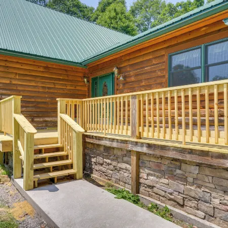 Serene Valley Bend Cabin Rental: 7 Private Acres!