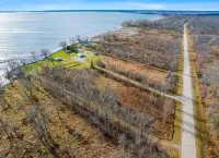 Oconto Waterfront Cabin/Ice Fishing/Dogs Welcome Hotels in Oconto County