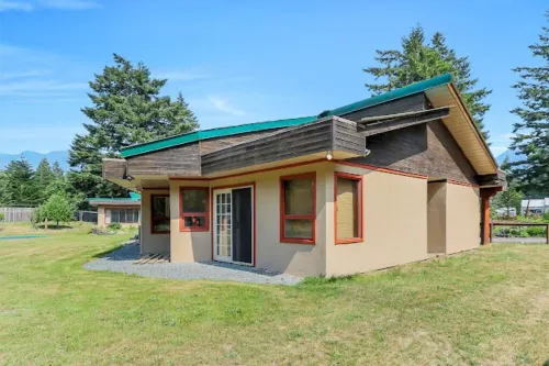 Mountain Side Cabin in Hope! for Families & Parties