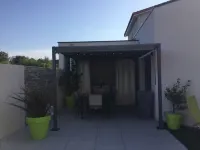 House with garden, walking trails Between land and sea 20 minutes, Hotels in Cournonterral