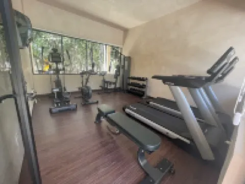 Luxurious villa, 2 swimming pools, 1 gym, quiet location close to the sea