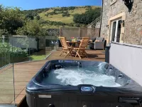 The Carthouse (Luxury 2 bed with private hot tub) Hotéis em Cupar