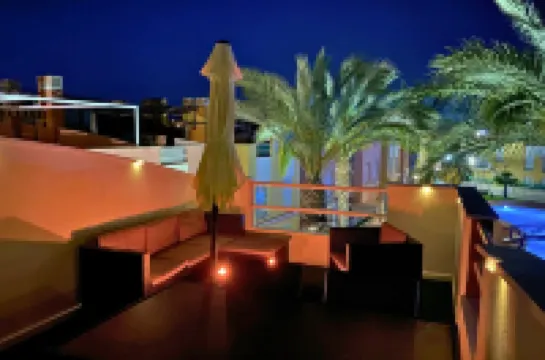 Penthouse with pool and parking – Only 300 meters from the beach!