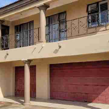 Delightful 6-bedroom Elianta Villa with WiFi in Johannesburg South Hotel Exterior