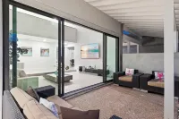 5-bedroom Water Front Villa In Hallandale Beach With Yacht Pick Up In Backyard