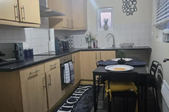 2 Bed - Sleeps 6 - Private Balcony - City Centre