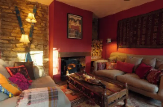 Historic spacious village cottage - perfect getaway for friends and families! Hotels in Malmesbury