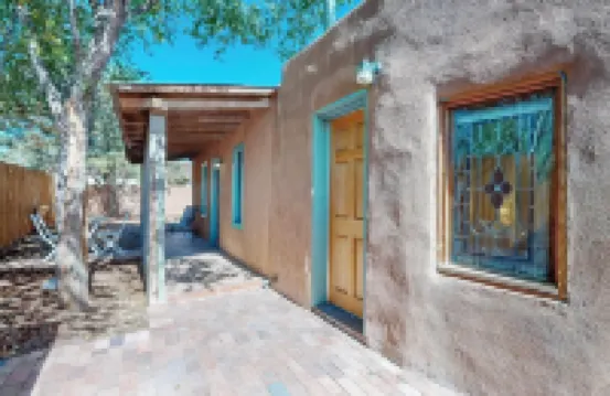 Authentic adobe casita minutes from Old Town