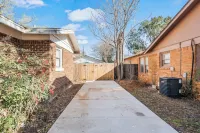 Flip Flop Stop ~ Beach Themed Studio In Tech Terrace ~ Walk to Campus! Hotel in zona Texas Tech University