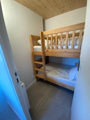 2-minute walk from the beach, single-storey apartment with sea view