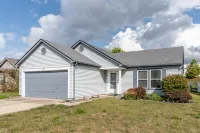 Charming Retreat with Private Patio and Spacious Living - Serene Escape Hotels in Washington Township