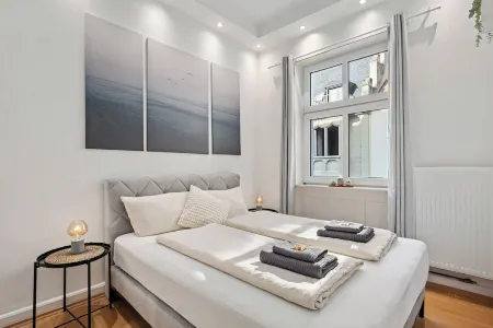 Stunning apartment with WiFi and free parking in the city center