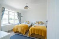 Lovely Two Bedroom Bungalow In Bembridge Isle of Wight Close To Village, Beaches Hotels in Bembridge
