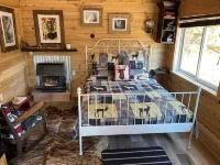 White Pine Acres Cozy couples cabin in lanark private on a large pond & pines