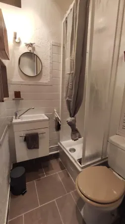 Residence du lac Отели в г. Баньоль-де-Л'Орн