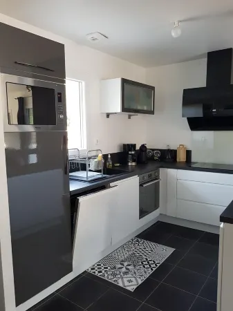 House 1 minute from the beach