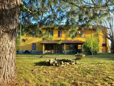 Large house in the countryside, relax a few miles from highways.Large garden Duomo di Voghera附近的飯店