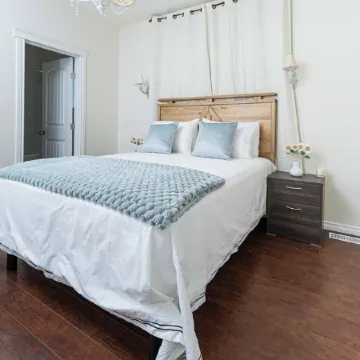 Northern Solace, 2 Bedrooms, 2 Bathrooms, Kitchen, Living Room, 5 Min to Airport