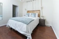 Northern Solace, 2 Bedrooms, 2 Bathrooms, Kitchen, Living Room, 5 Min to Airport Hotels in 