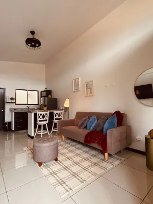 Charming 2-bedroom apartment in gorgeous Ciudad Quesada with WiFi, AC Hotels in Quesada