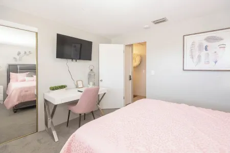 New Fall Rates-Beach in 8 Mins-Smart TVs-Free Parking-Speedway-Golf