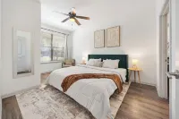Brightshaven–CoolSprings - Modern 1-Bed with EV Parking in Frisco