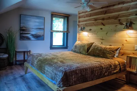 The Nauti Pelican! Steps from Lake Michigan's stunning beach- Your Dream Escape!