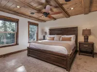 Mountain Top Luxury Retreat - Elegant Cabin Near Zion and Bryce Hotels in Kane County