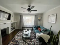 A luxury vintage condo close to lakefront and minutes from downtown! Các khách sạn ở Cook County