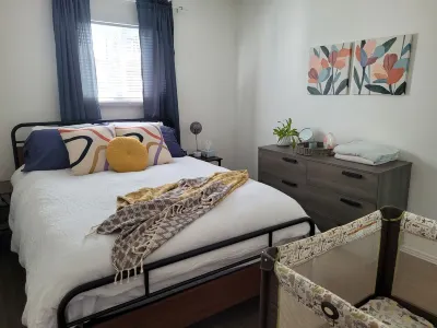 Charming Picton Bungalow! Dog friendly! Walk to the Millenium Trail and Main St! Hotels in der Nähe von Agrarian Market