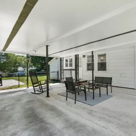Quiet and Contemporary Home in Coveted Watts-Hillendale. Close to Duke/VA.