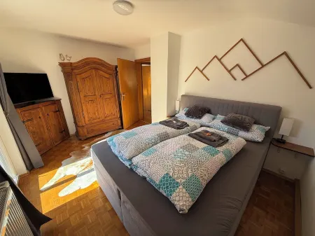 Seidenhuhn vacation apartment - dog-friendly apartment with balcony and mountain view