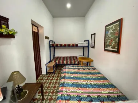 Acogedora casa, ubicada dentro del casco urbano, a 3 Km de La Cascada El Escobo.