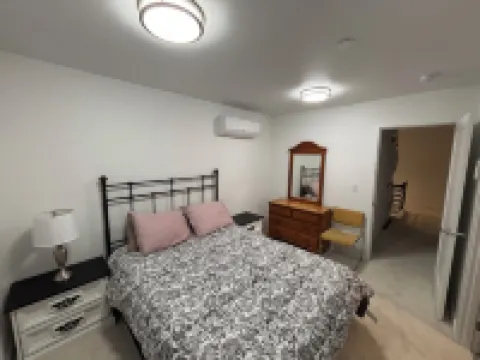 Charming 2-bedroom, 2-1/2 bath,New house with AC, in Seattle. Airport 4.2 miles. Hotels in Burien